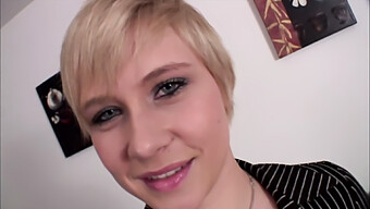 Německé Hotties Se Vracejí Pro Nějakou Akci S Penisem - Část 2