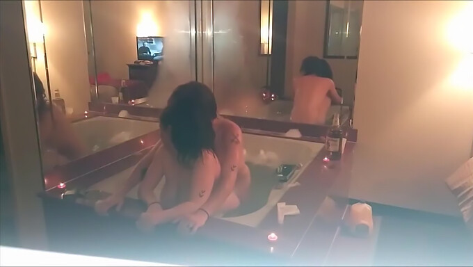 Steamy bath time: Atlanta couple gets naughty in the tub