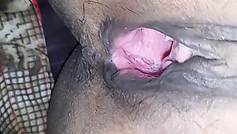 Tannya quyến rũ tham gia vào tình dục khó tính với bhabi desi của chồng trong video tàn bạo này