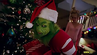 The Grinch XXX -parodia pääosissa rintava blondi ja nuori 18-vuotias teini