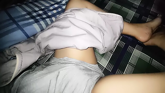 Seluar basah dan seks amatur 18+ dengan kakak tiri